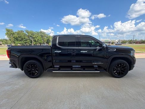 Used 2024 GMC Sierra 1500 Denali w/ Technology Package AWD/4WD image 9
