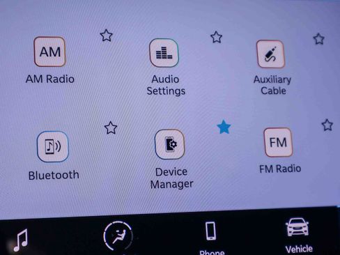 Used 2023 Chrysler Pacifica Touring-L image 4