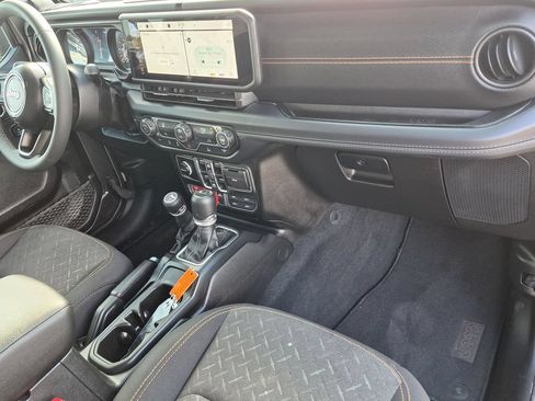 Used 2026 Jeep Gladiator Mojave AWD/4WD image 20