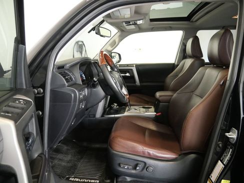 Used 2018 Toyota 4Runner Limited AWD/4WD image 15