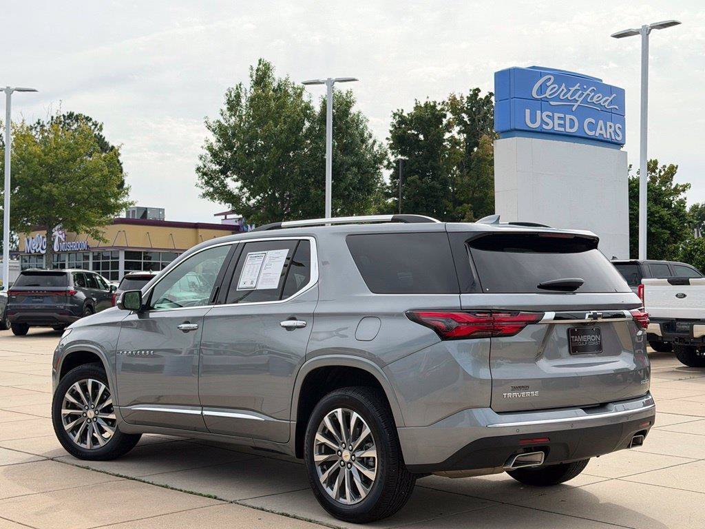 Used 2023 Chevrolet Traverse Premier FWD image 7