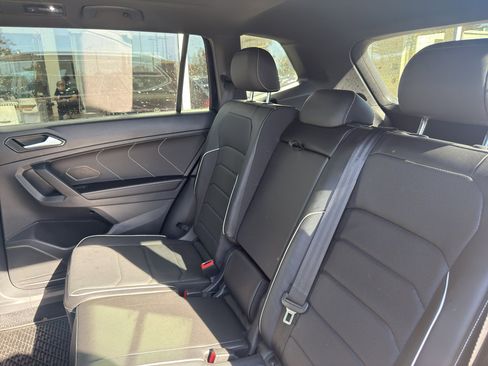 Used 2022 Volkswagen Tiguan SEL R-Line image 14