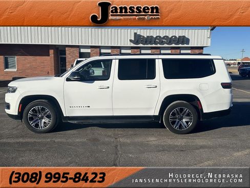 Used 2024 Jeep Wagoneer L Series II w/ Flexible Seating Group image 1