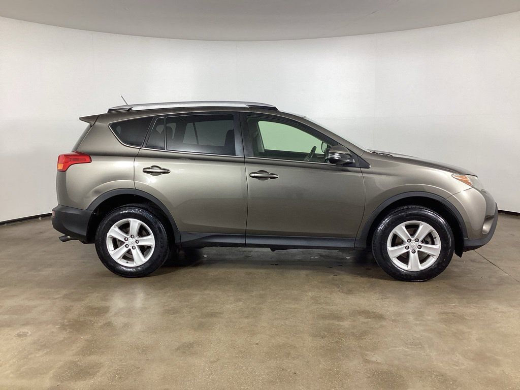 Used 2014 Toyota RAV4 XLE AWD/4WD image 4