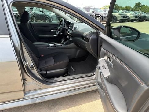 Used 2023 Nissan Sentra SR w/ Midnight Edition Package FWD image 21