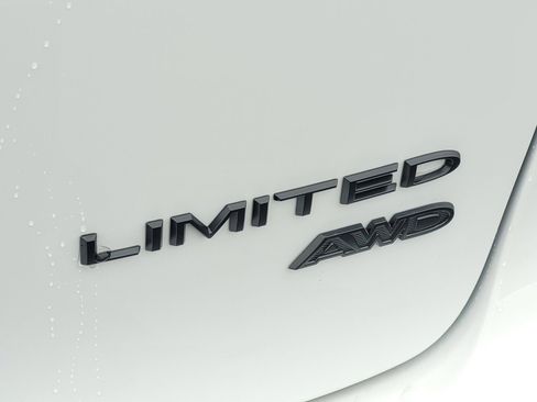 New 2026 Chrysler Pacifica Limited w/ Uconnect Theater Family Group image 24