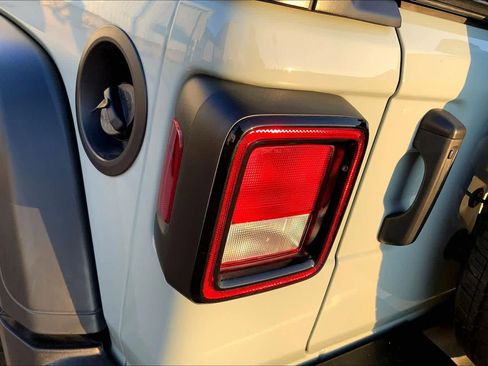 Used 2024 Jeep Wrangler Sport S image 29