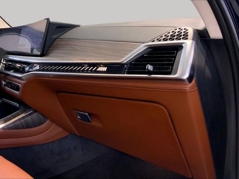 Used 2025 BMW X7 M60i AWD/4WD image 18