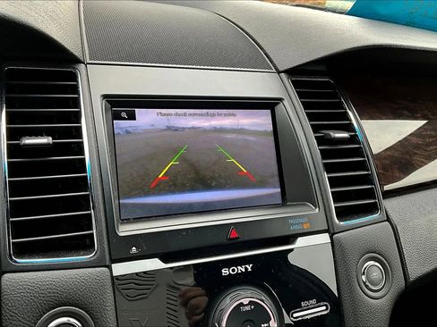 Used 2013 Ford Taurus Limited FWD image 14