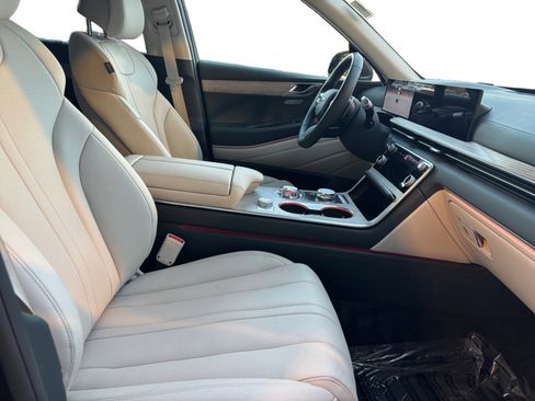 Used 2025 Genesis GV80 2.5T Advanced image 15