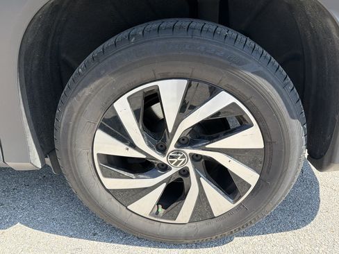 Used 2025 Volkswagen Tiguan S FWD image 9