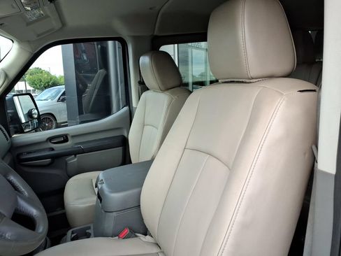 Used 2017 Nissan NV 3500 SL RWD image 13