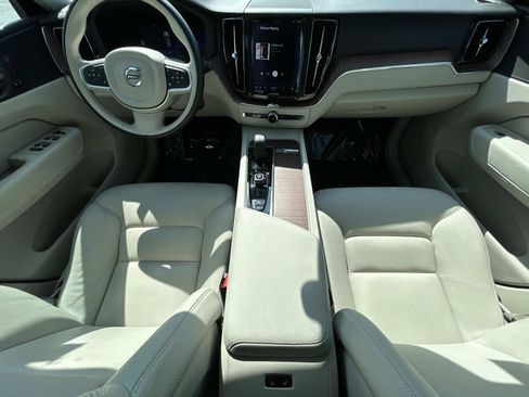 Certified 2022 Volvo XC60 B5 Momentum w/ Advanced Package image 13