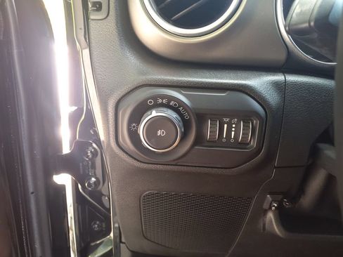 Used 2020 Jeep Wrangler Unlimited Rubicon AWD/4WD image 25