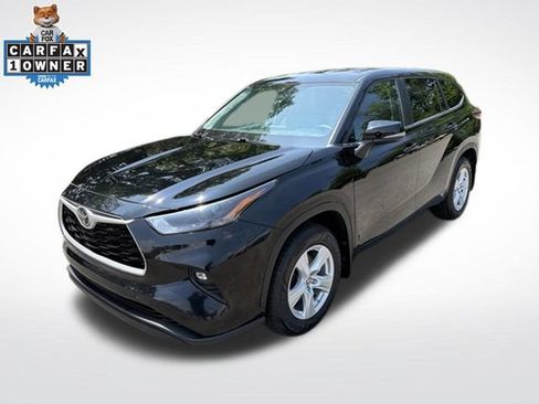 Used 2023 Toyota Highlander LE AWD/4WD image 3