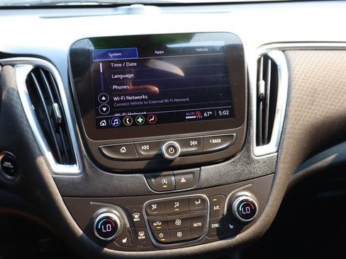 Used 2021 Chevrolet Malibu LT FWD image 21