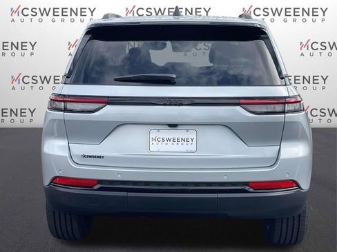 New 2025 Jeep Grand Cherokee Altitude image 4