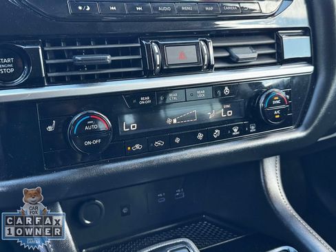 Used 2025 Nissan Pathfinder SL AWD/4WD image 31