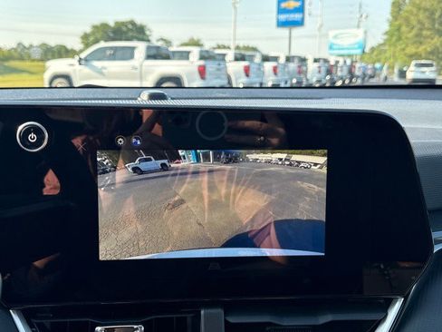 New 2025 Chevrolet Equinox LT image 22