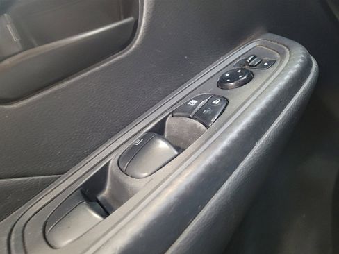 Used 2021 Nissan Versa S FWD image 27