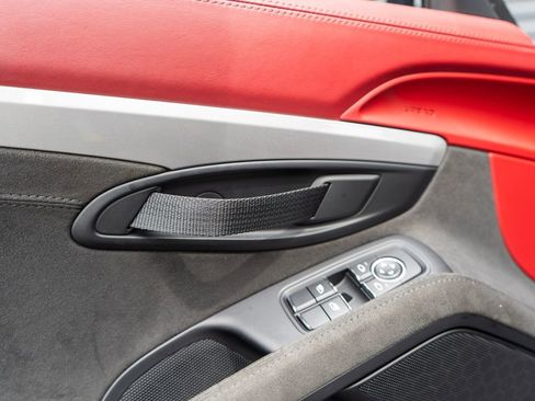 Used 2021 Porsche 718 Boxster Spyder RWD image 28