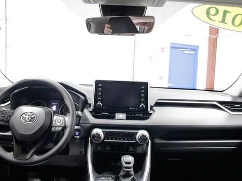 Used 2019 Toyota RAV4 XLE image 15