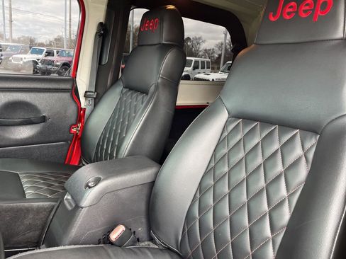 Used 2006 Jeep Wrangler Unlimited Rubicon image 36