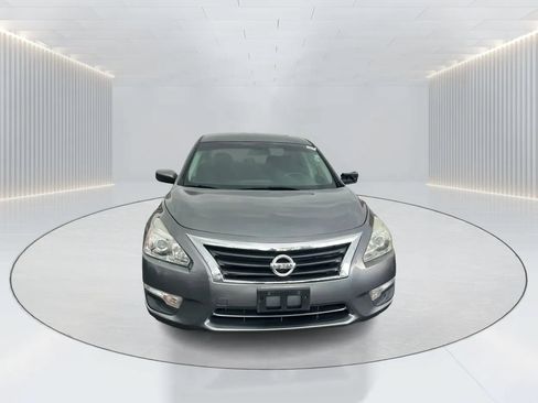 Used 2014 Nissan Altima 2.5 S w/ Sport Value Package FWD image 2
