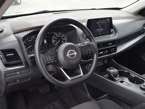 Used 2023 Nissan Rogue SV image 18