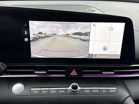 Used 2025 Hyundai Elantra SEL image 23