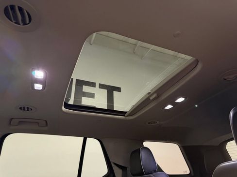 Used 2020 Chevrolet Traverse High Country AWD/4WD image 16