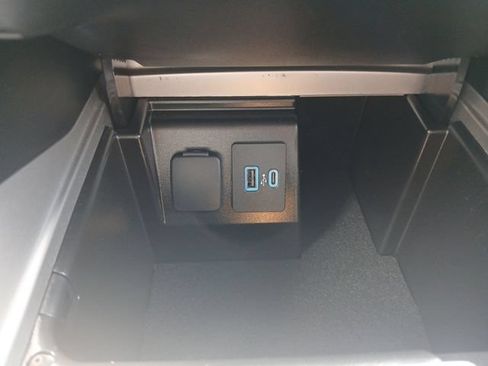 Used 2024 Ford Explorer Limited RWD image 6