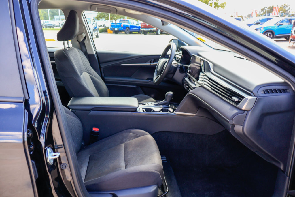 Used 2025 Toyota Camry LE FWD image 8