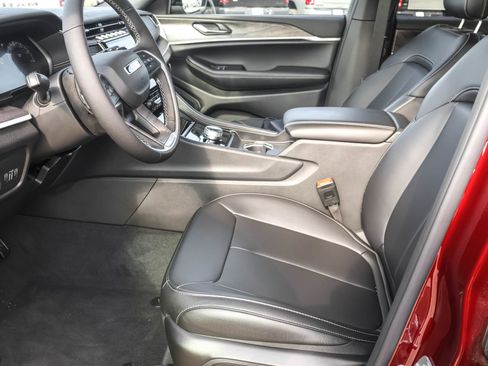 New 2025 Jeep Grand Cherokee L Limited w/ Black Appearance Package image 6