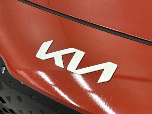 Used 2022 Kia Niro Touring Special Edition image 6