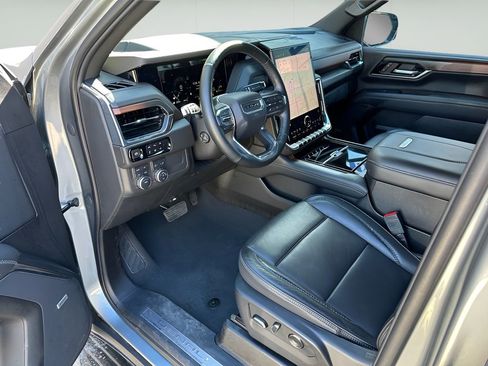 Used 2025 GMC Yukon Denali image 13