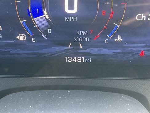 Used 2025 Chevrolet Traverse LT image 24