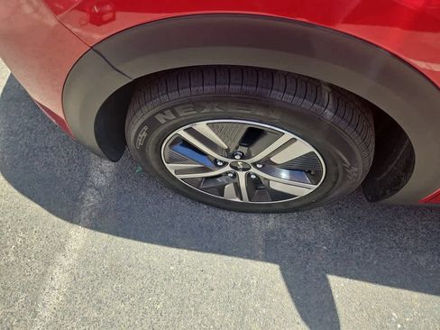 Used 2022 Kia Niro LXS FWD image 3