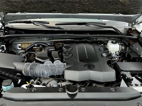 Certified 2024 Toyota 4Runner TRD Off-Road image 14