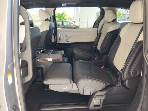 New 2026 Toyota Sienna Platinum AWD/4WD image 19