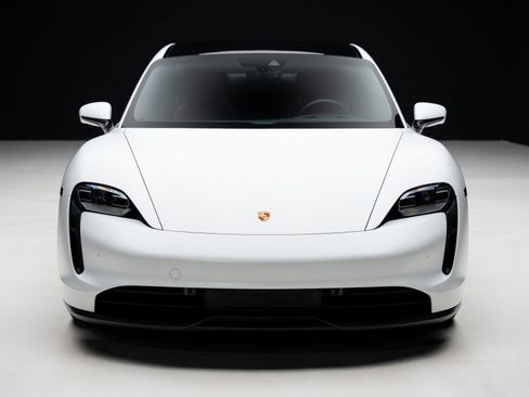 Used 2023 Porsche Taycan image 7