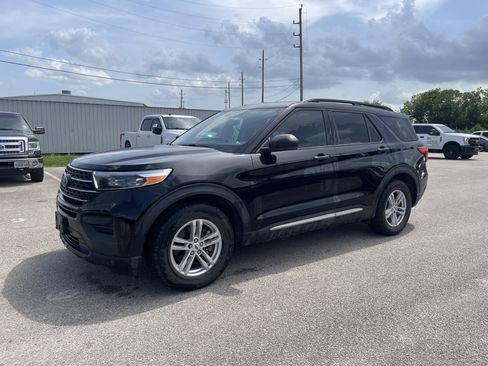 Used 2024 Ford Explorer XLT RWD image 4