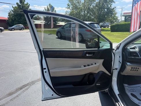 Used 2017 Subaru Outback 2.5i Limited AWD/4WD image 9