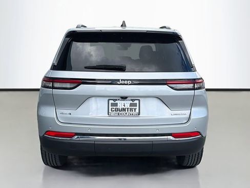 Used 2023 Jeep Grand Cherokee Laredo AWD/4WD image 6