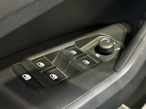 Used 2025 Volkswagen Jetta SE FWD image 30