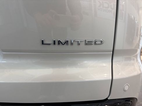 New 2025 Toyota Crown Signia Limited w/ Advanced Technology Package image 9