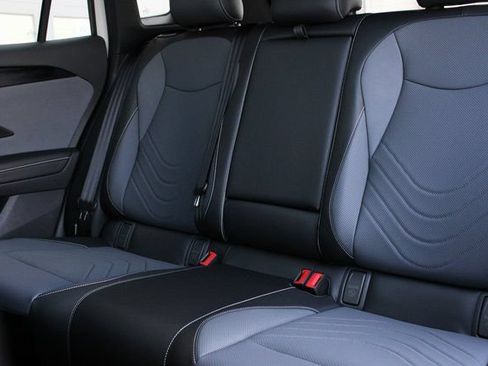 New 2026 Volkswagen Tiguan SE R-Line FWD image 20
