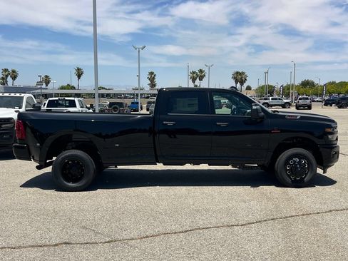 New 2026 RAM 3500 Big Horn AWD/4WD image 9