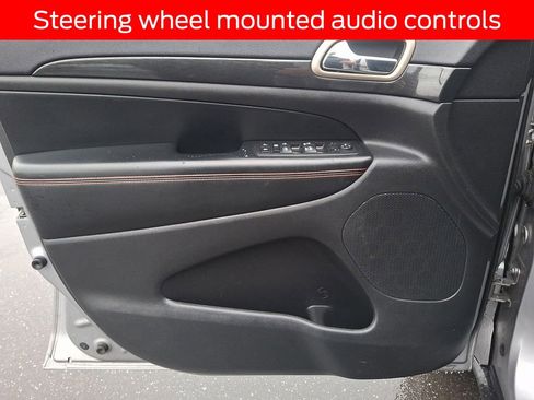 Used 2017 Jeep Grand Cherokee Laredo image 12