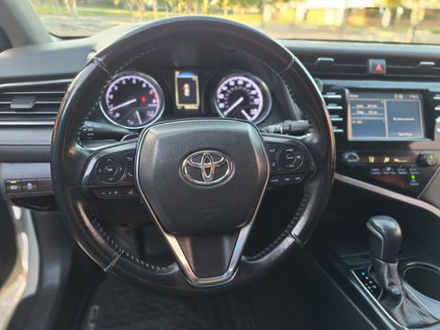 Used 2019 Toyota Camry SE FWD image 21